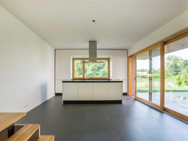 Hervorragende zeitgenössische 6 Zimmer Villa in Troinex, in der Nähe aller Annehmlichkeiten und öffentlichen Verkehrsmittel