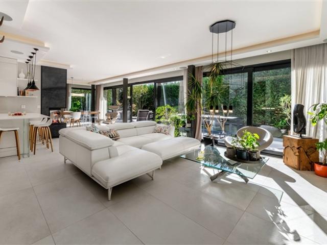 Hervorragende zeitgenössische Villa sehr hochwertig, Minergie. Ausschließlich