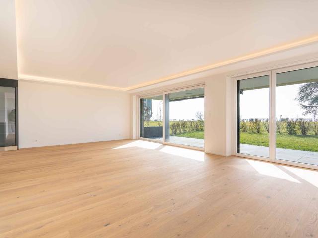 Hervorragende 3,5 Fuß Luxuswohnung 110 m2 + Terrasse und Garten