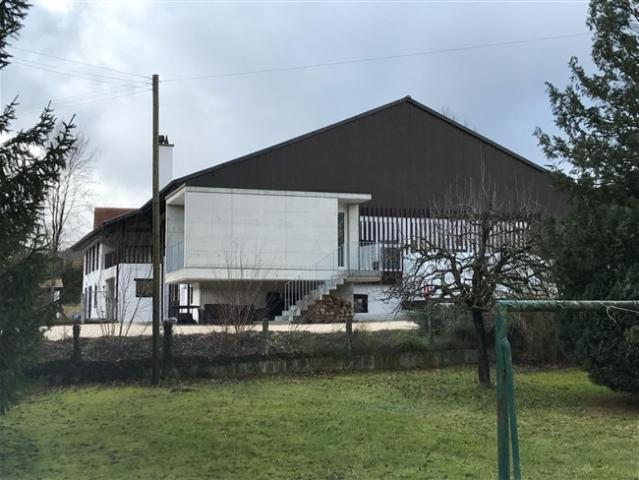 Hervorragende 4 Zimmer Wohnung in einem alten Bauernhaus in Develier, verfügbar ab dem 1. Oktober