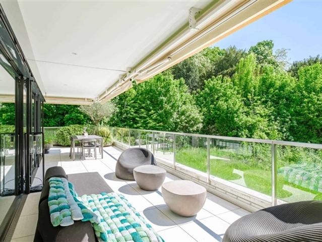 Hervorragende 5 Zimmer Wohnung mit Terrasse in einer luxuriösen Residenz