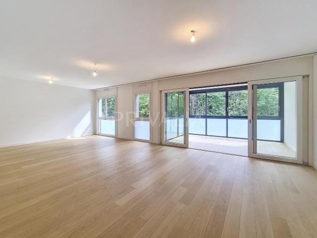 Hervorragende 6.5 Zimmer Wohnung im 1. Stock einer Luxusresidenz