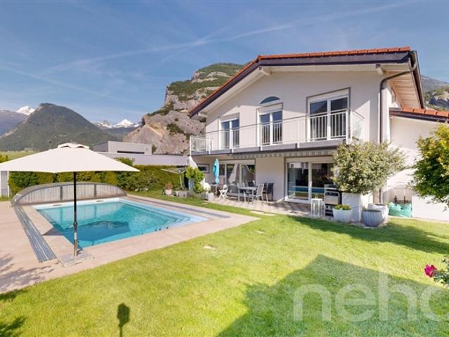 Hervorragende 6,5 mm Villa mit 190 m² und neuem Schwimmbad und Garten