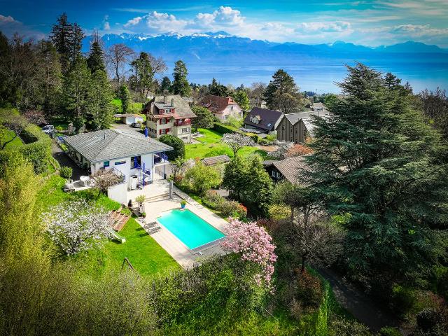 Hervorragende 8,5 Zimmer Villa mit beheiztem Pool
