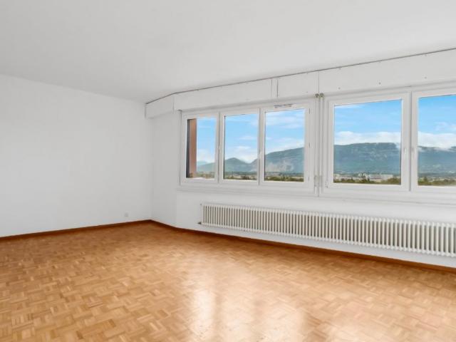 Hervorragendes 6 Zimmer Doppelhaus mit 140 m² im obersten Stockwerk in Onex