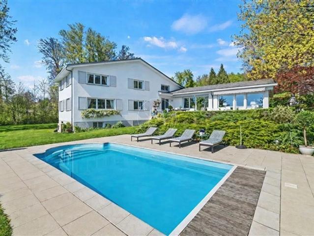 Hervorragendes Familienanwesen mit Pool und Seeblick in Epalinges