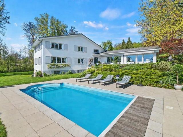 Hervorragendes Familienanwesen mit Pool und Seeblick in Epalinges