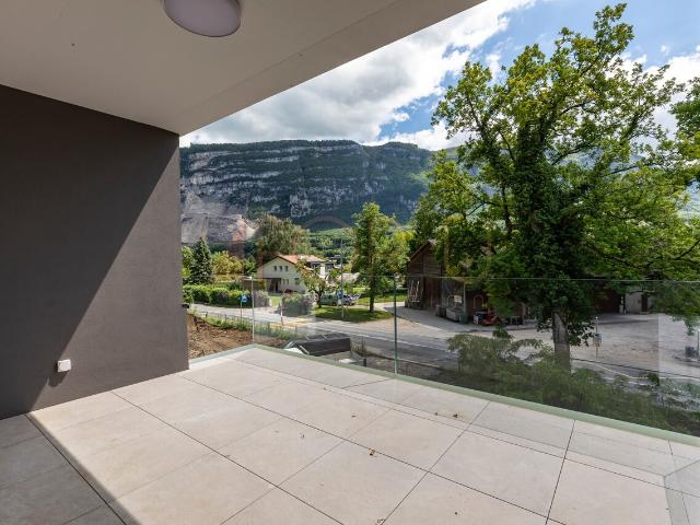 Hervorragendes neues Penthouse mit vier Zimmern und Terrasse in Veyrier