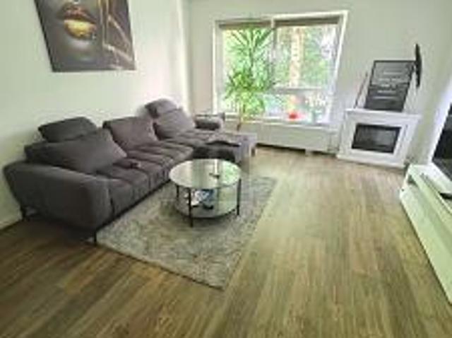 HERZ DER LÖWENSTADT: MODERNE ALTBAU WOHNUNG