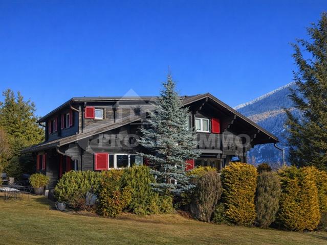 HERZSTECKENCHALET MIT GELÄNDER, AUSSICHT UND LICHT
