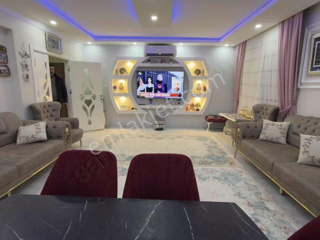 Herşeyi Yapılı 140m2 Merkezi Konumlu Arakat Daire