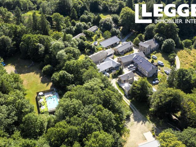 Hérault:UNIQUE Haut Languedoc, domaine de gîtes,salle de réception,cuisine pro, maison, piscine aire de jeux