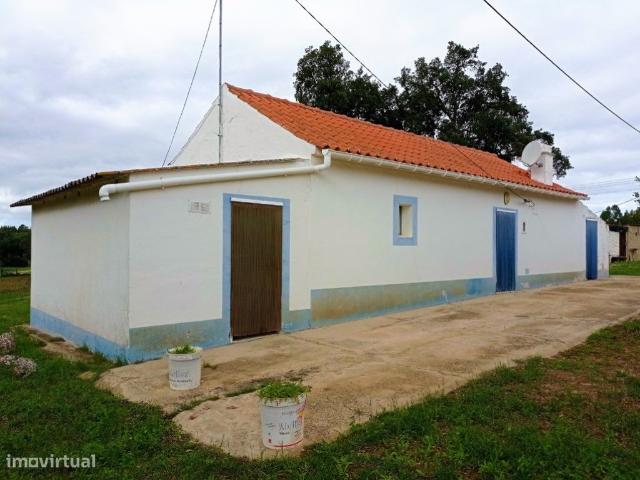 HERDADE NO ALENTEJO a 40km do litoral para fins agrcolas ou turst.
