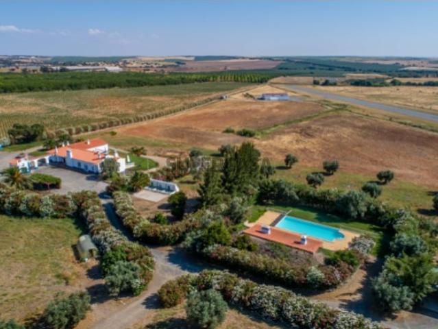 Herdade Alentejana com aeródromo certificado na zona de Beja