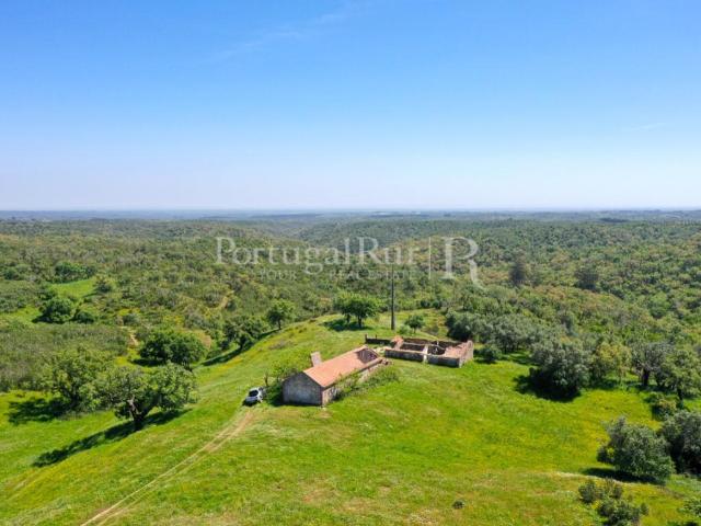 Herdade com 85 ha com viabilidade turística, a 15 km de Meli. 105m² São francisco da serra