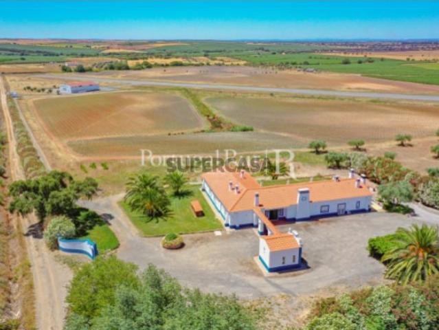 Herdade de 30ha com aeródromo certificado e excelente moradia