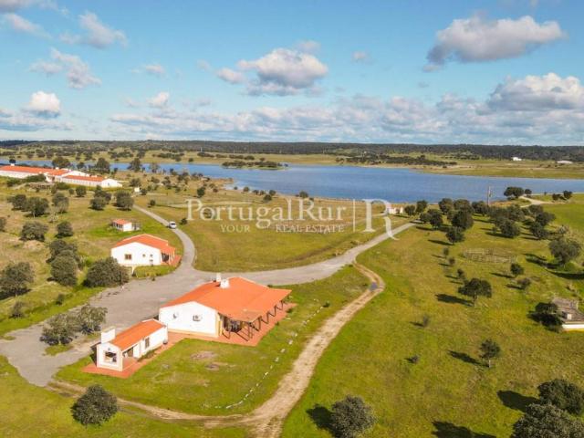 Herdade de 50 ha com Hotel Rural à beira lago 3720m² Crato e Mártires, Flor da Rosa e Vale do Peso