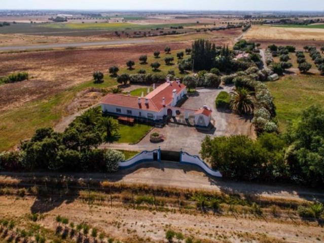 Herdade Única com Aeródromo Privado e 29 Hectares em Ferreira do Alentejo