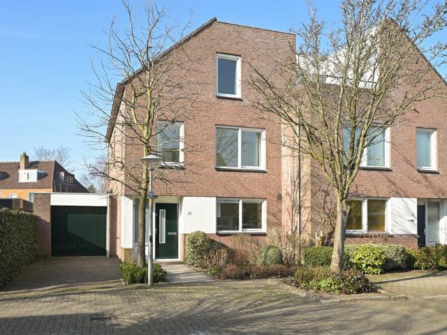 Herenhuis, geschakelde 2 onder 1 kapwoning te huur in Wassenaar