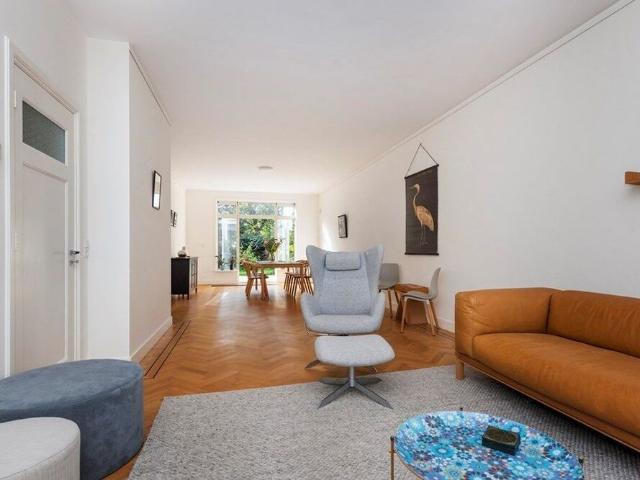 Herenhuis, hoekwoning te huur in Den Haag
