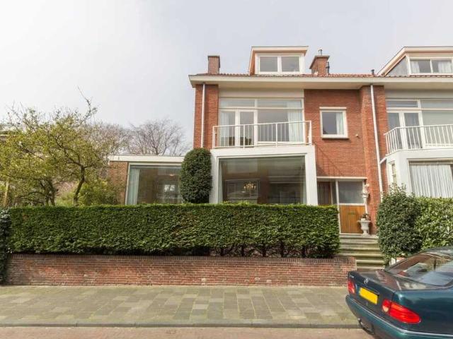 Herenhuis, hoekwoning te huur in Den Haag