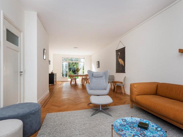 Herenhuis, hoekwoning te huur in Den Haag