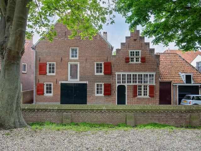 Herenhuis, hoekwoning te huur in Heusden
