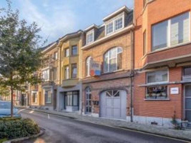 Herenhuis met verschillende mogelijkheden in centrum Aalst