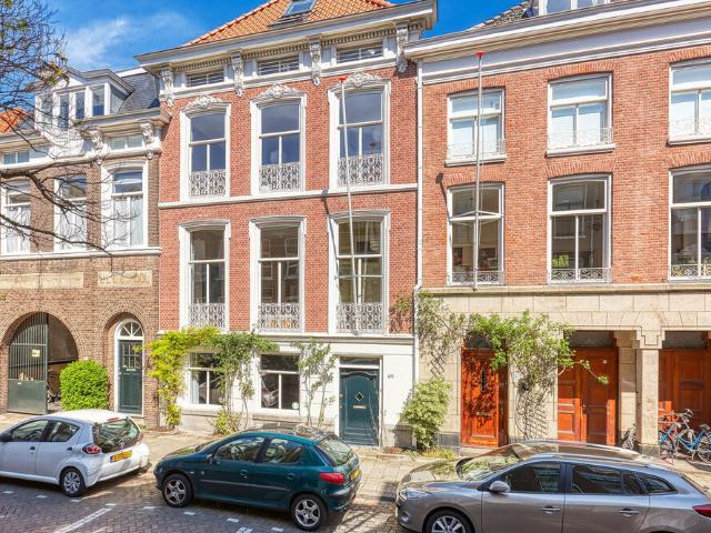 Herenhuis, tussenwoning te huur in Den Haag
