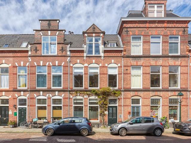 Herenhuis, tussenwoning te huur in Den Haag