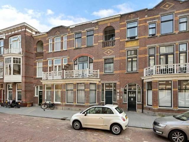 Herenhuis, tussenwoning te huur in Den Haag