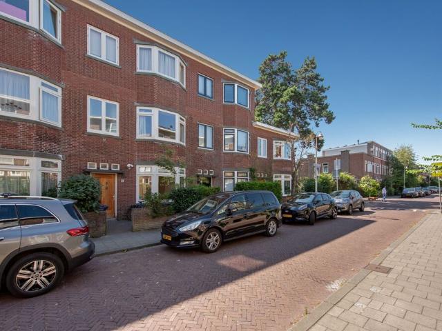 Herenhuis, tussenwoning te huur in Den Haag