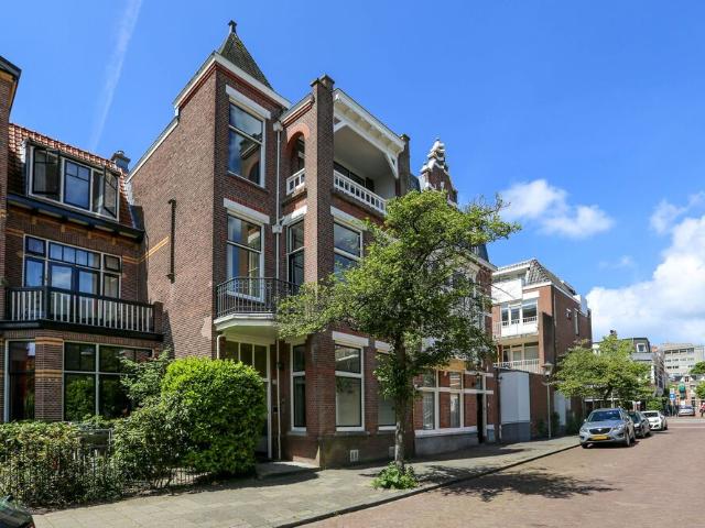 Herenhuis, tussenwoning te huur in Den Haag
