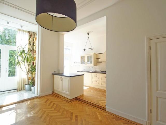 Herenhuis, tussenwoning te huur in Den Haag