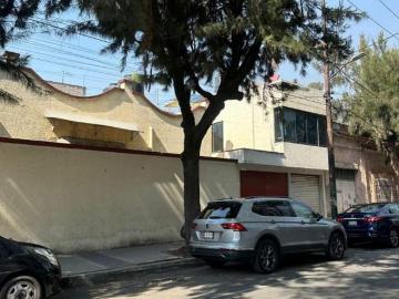 HERMOSA CASONA EN VENTA A UNA CALLE DE LA CATEDRAL BASILICA DE GUADALUPE. !