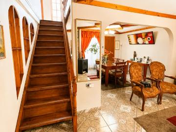 Hermosa casa 4d/2b con bosca y terraza | 4 dormitorios por 145000. 00 en Valparaíso