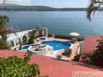 HERMOSA CASA CON ACCESO AL LAGO DE TEQUESQUITENGO