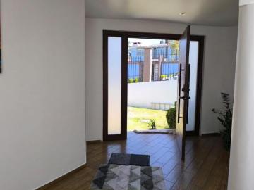 HERMOSA CASA CON ACABADOS DE LUJO