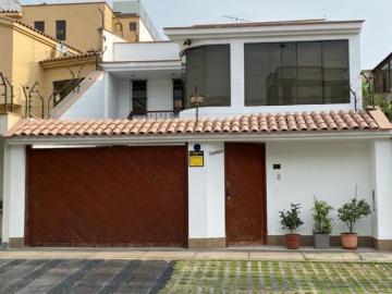 HERMOSA CASA CON DEPARTAMENTO INDEPENDIZADO EN SANTAN PATRICIA