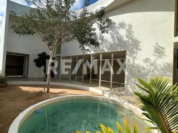 HERMOSA casa con distribución única en PRIVADA NORTEMÉRIDA 4
