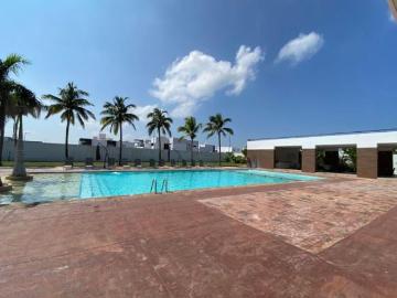 Hermosa casa con doble acceso y amplísimo jardín