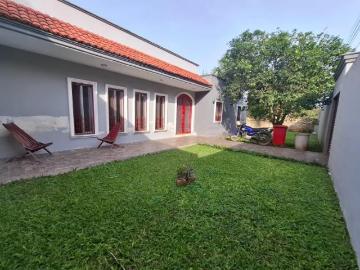 Hermosa casa con jardin y alberca rodeada de arboles frutales
