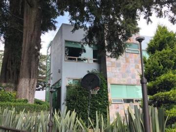 Hermosa casa con jardín en venta en Contadero