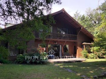 Hermosa casa a orilla de río, en arriendo año corrido