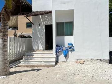 | Hermosa casa amueblada en la playa, en renta. |