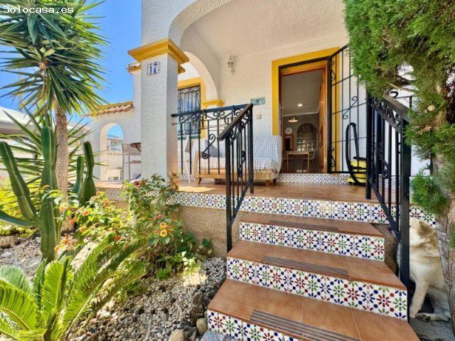 HERMOSA CASA ADOSADA CON AMPLIO ESPACIO EXTERIOR EN LOS ALTOS