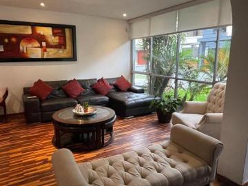 Hermosa casa de 4 dormitorios y amplio jardín