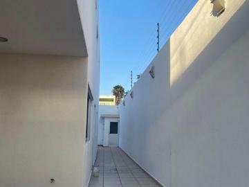 HERMOSA CASA DE 4 RECAMARAS EN VENTA O RENTA EN SAN JUAN DE GUADALUPE