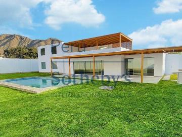 Hermosa casa de campo de estreno en el Condominio La Hacienda Pachacamac