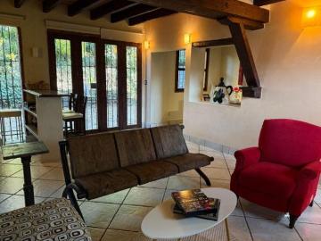 Hermosa casa de campo en la Ciudad en Venta!